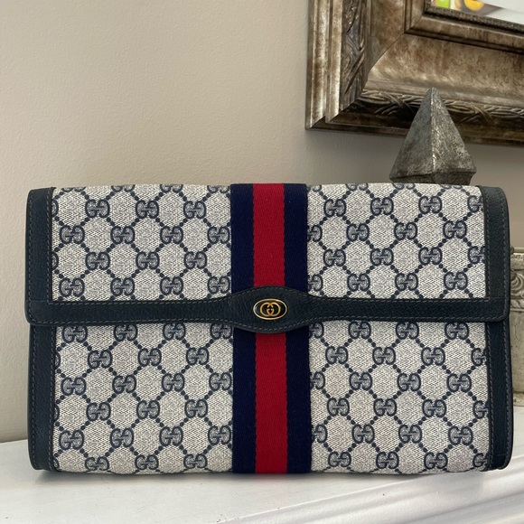 💕Vintage Gucci Clutch - Picture 1 of 16